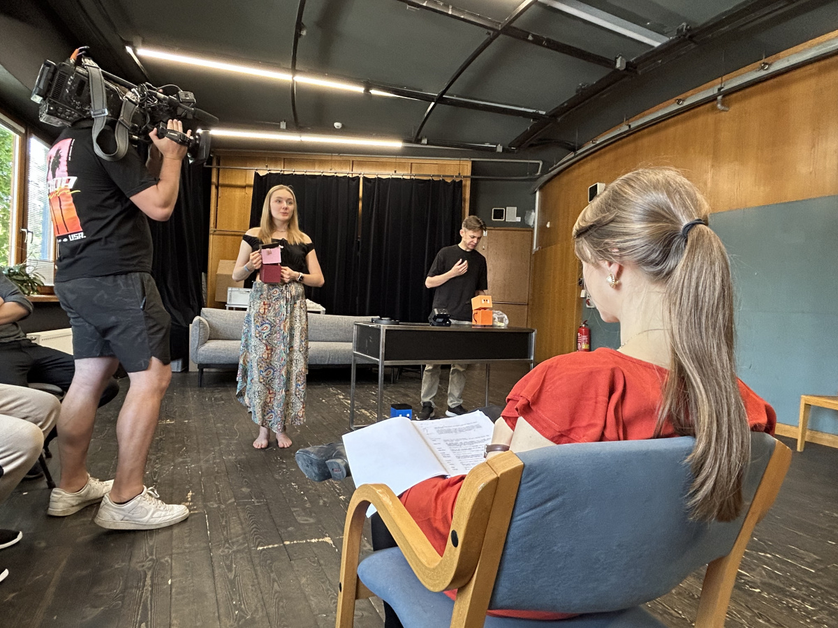 Kyberteror Těšínského divadla režíruje Tereza Agelová.